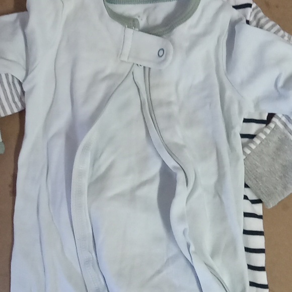 Baby clothes - Picture 2 of 7